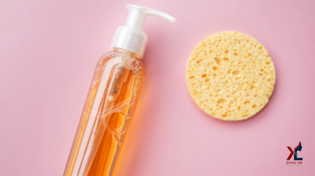 مرحله ۲: شست‌وشوی پوست با شوینده مناسب