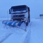 انجام عملیات برف روبی در محورهای ارتباطی آذربایجان غربی