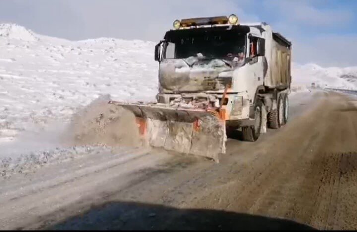 بیش از ۲ هزار کیلومتر باند در محورهای مواصلاتی کرمانشاه برف‌روبی شد