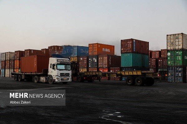 تردد ۲۵۵ هزار کامیون حامل کالاهای صادراتی از گمرکات مرزی کرمانشاه