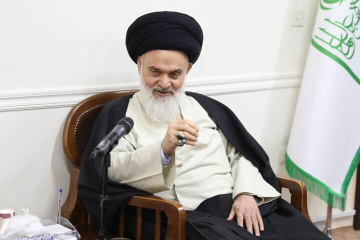 حسینی بوشهری: دشمن بعد شکست نظامی جبهه عفت‌زدایی از زنان را گشوده است