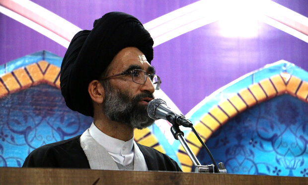 حسینی: مجلس با ساماندهی قوانین بروکراسی اداری صنعتگران را کم کند
