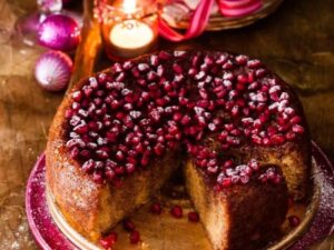طرز تهیه کیک انار مخصوص شب یلدا به روش های متفاوت