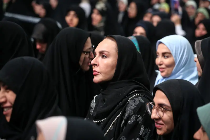 ژیلا صادقی و خانم بازیگر در دیدار با رهبری