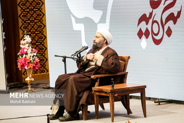 کاشانی: همه عظمت‌ها و برکات شیعیان از تربیت حضرت زهرا(س) نشأت می‌گیرد