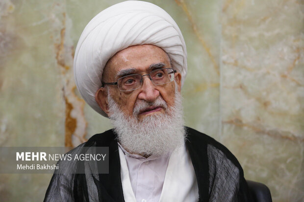 آیت الله نوری همدانی: ولایت فقیه جلوه‌ای از نیابت دینی در عصر غیبت است