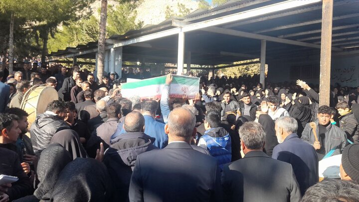 پیکر شهید بسیجی «علی عزیزی» در هرسین تشییع شد+تصاویر