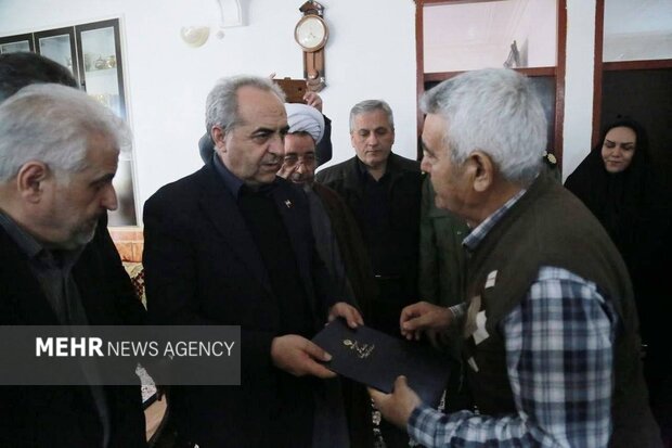 استاندار آذربایجان‌شرقی به دیدار خانواده شهدای ملکان رفت