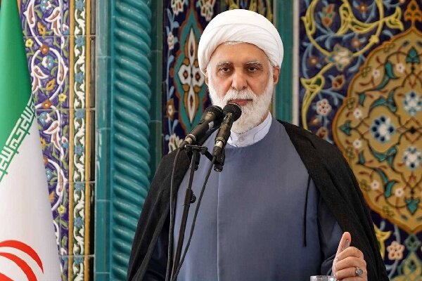 امام جمعه کیش: به آمریکا اعتماد نداریم و هوشیارانه مذاکره می‌کنیم