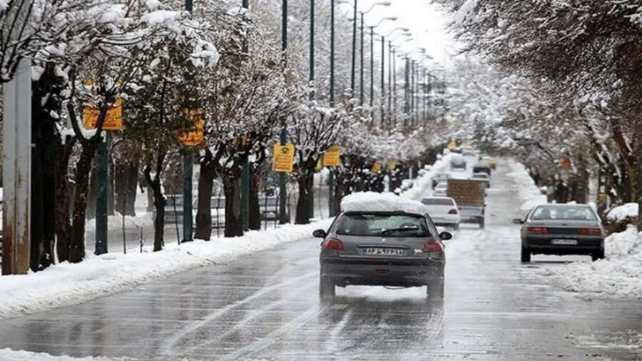 بارش برف و باران در برخی جاده‌های کشور / انسداد ۱۰ محور اعلام شد