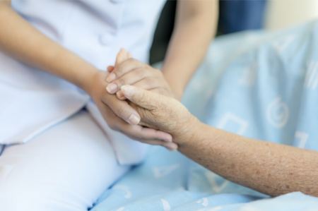 خدمات پرستاری و پزشکی در شرایط جنگی در منزل با آنی آزما