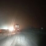 محورهای بویین و میاندشت برف و بارانی است؛باد شدید در سمیرم می‌وزد