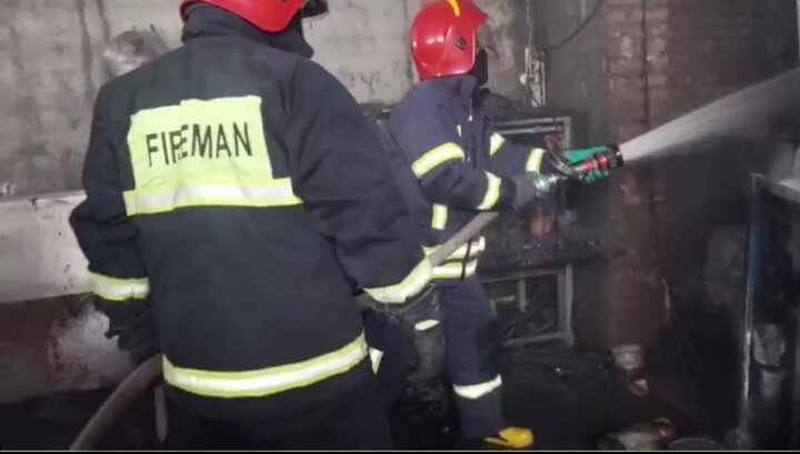 مهار حریق کارگاه تولید کفش در مشهد