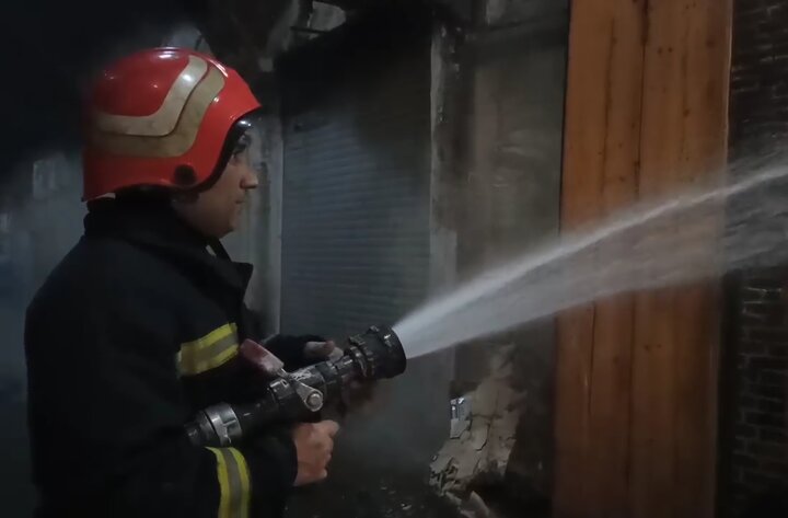 مومنی: آتش‌سوزی جزئی در پیاده‌ راه فرهنگی رشت مهار شد