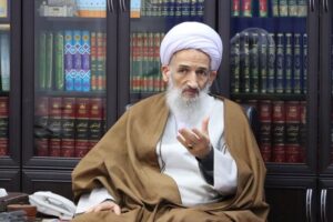 آیت الله لائینی: غفلت از اقتصاد و فضای مجازی نقطه نفوذ جنگ ترکیبی است