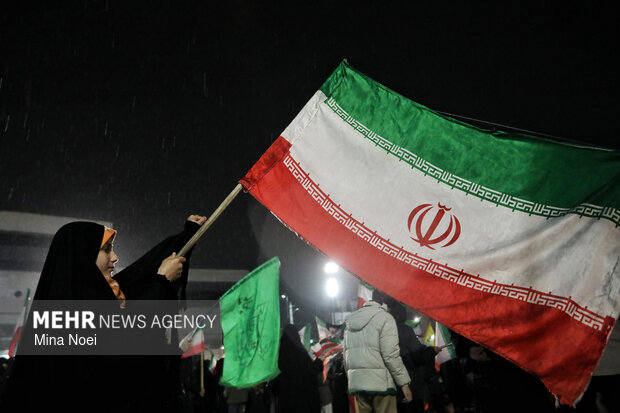 اجتماع شبانه مردم کاشان همراه با گرامیداشت شهدای ورزشکار