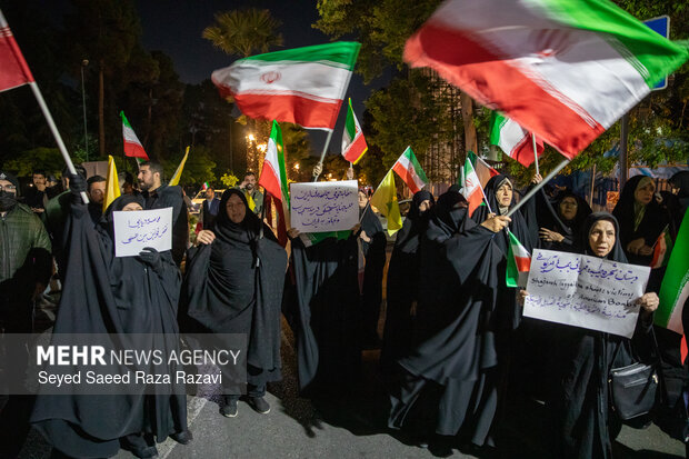 ادامه حضور خودجوش و گسترده مردم در میادین اصلی گلپایگان