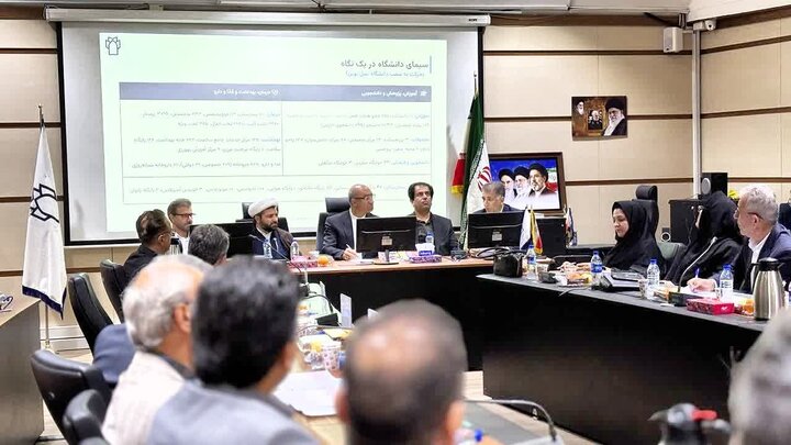 استاندار کرمانشاه: کادر درمان در بحران‌ها پای کار ماند