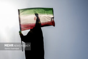 بازخوانی نقش بانوان از مبارزه با استعمار در هرمز تا مقاومت در خیابان