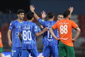 برگزاری لیگ برتر صحیح نیست/ بازیکن ملی باید پرچم را بالا نگه دارد