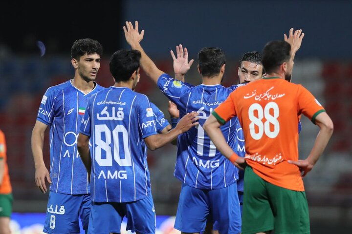 برگزاری لیگ برتر صحیح نیست/ بازیکن ملی باید پرچم را بالا نگه دارد