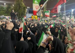 تداوم حضور فومنی‌ها در شب پنجاه و هفتم