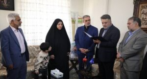 دیدار جانشین وزیر بهداشت با خانواده شهید مدافع سلامت