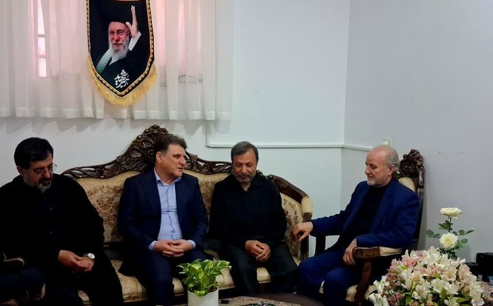دیدار معاون سیاسی وزیر کشور با خانواده شهیدان رسولی در قم