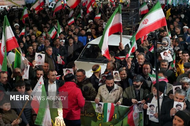 طنین لبیک یا خامنه‌ای در خمینی شهر