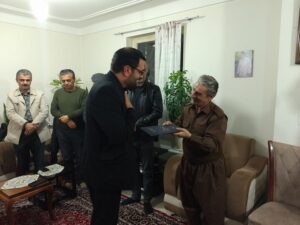 عیادت مدیرکل فرهنگ و ارشاد اسلامی کردستان از شاعر و نویسنده سنندجی
