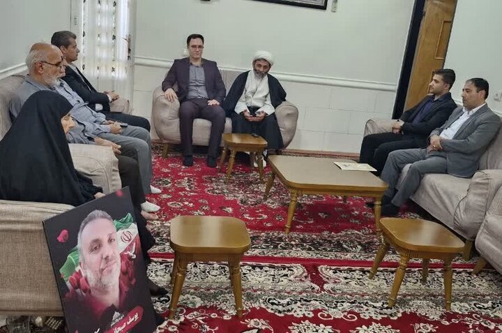 فرماندار تنگستان: خانواده‌های شهدا مایه افتخار هستند