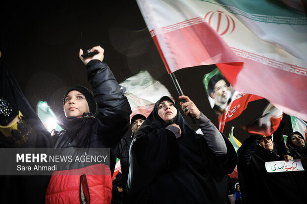 قرار شبانه مردم مشهد در پنجاه و سومین شب