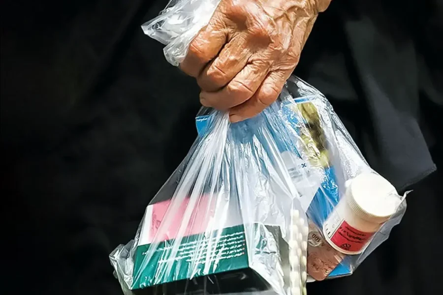 قیمت دارو هم نجومی شد/ روایت کارگران از تأثیر گرانی بر زندگی روزمره