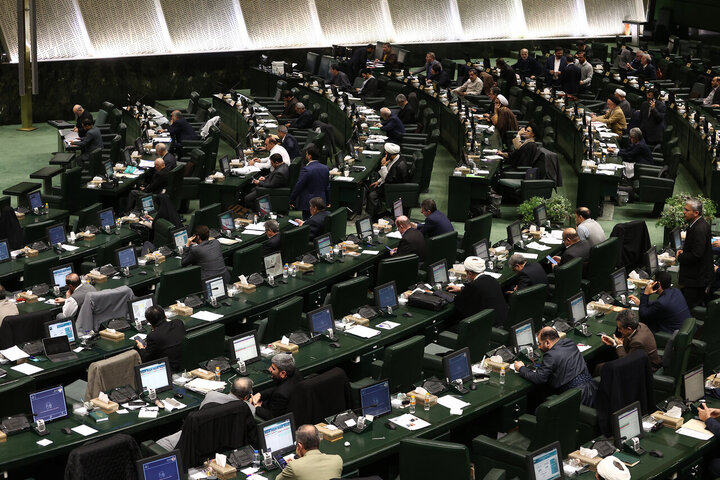 نگاهی به عملکرد مجلس در یک ماه گذشته