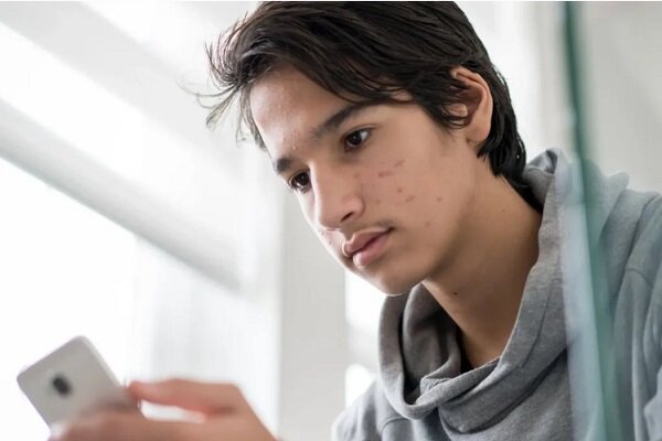 وقتی یک کلیک پرخطر می‌شود؛ تأثیر رفتارهای پرریسک بر روان نسل امروز