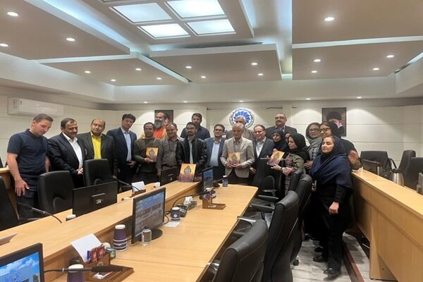 کتاب «رازهای تندرستان» رونمایی شد؛ پژوهشی درباره یک جشن کهن