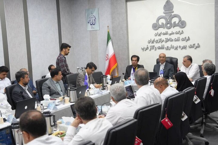 استاندار کرمانشاه: صنعت نفت سنگر دفاع اقتصادی کشور است