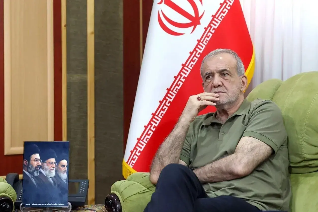 استایل متفاوت مسعود پزشکیان در یک جلسه رسمی + عکس استایل متفاوت مسعود پزشکیان در یک جلسه رسمی + عکس