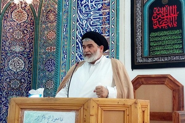 امام جمعه چابهار: بعضی از سلاح دشمن ترسیده‌اند و حرف از صلح می‌زنند