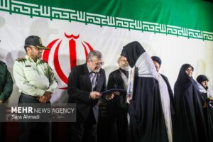 تجلیل از خانواده‌های شهدا و ایثارگران در مشهد