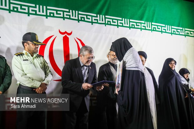 تجلیل از خانواده‌های شهدا و ایثارگران در مشهد