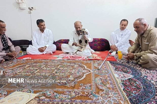 تجلیل از هنرمند پیشکسوت موسیقی و شاعر نابینای سراوانی