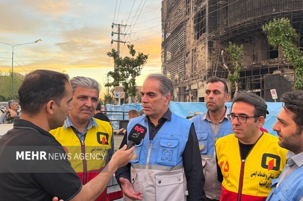تخلیه اضطراری دو هزار نفر در آتش‌سوزی ارغوان از وقوع فاجعه جلوگیری کرد
