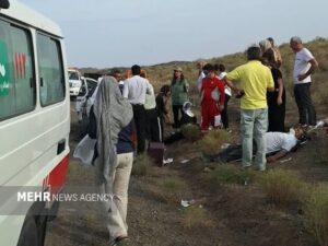 تصادف اتوبوس تهران-مشهد با ۳۰ سرنشین در میامی؛ ۴ مصدوم انتقال یافتند