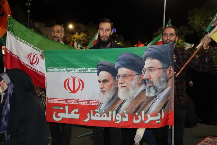حضور حماسی ساوجی‌ها در شب هشتادو نهم بیعت با رهبری