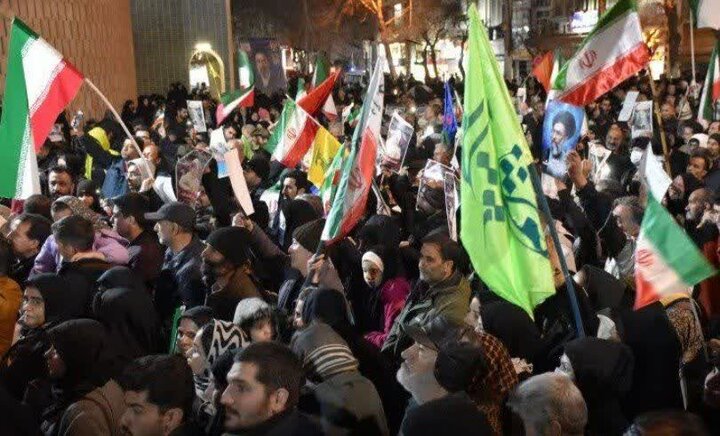 خروش مردم خمین در شب هفتاد و دوم حمایت از رهبر معظم انقلاب