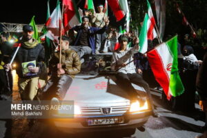 خیابان های قم همچنان مملو از مدافعان وطن