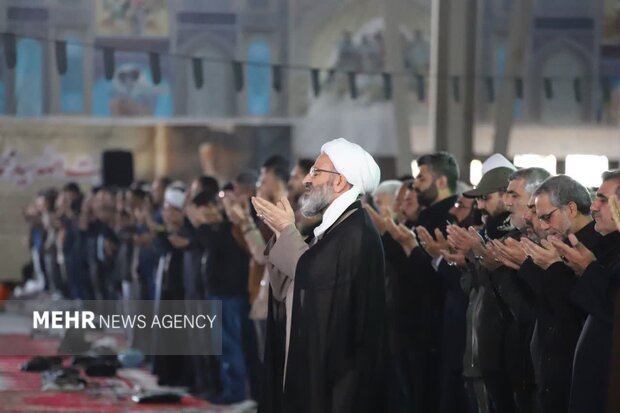 صفوف فشرده مؤمنان در دارالمرحمه؛ نمایش وحدت مسلمین در نماز عید قربان
