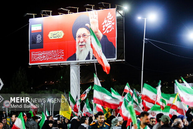 عزاداری جوانان قمی در سوگ رهبر شهید
