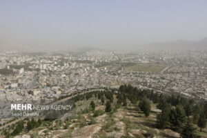 نفوذ ذرات گردوغبار به آسمان لرستان از روز سه‌شنبه